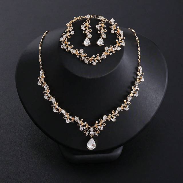 SHEIN 4pcs Jewelry Set, Featuring Rhinestone Inlaid Necklace, Earrings, Bracelet & Ring, Perfect Bridal & Women&#39;s Wedding Dress Accessories, Party & Stage P
