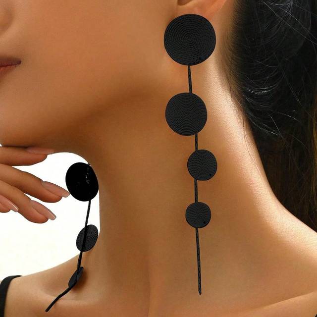 SHEIN European And American Style Pattern Fringe Round Plate Earrings