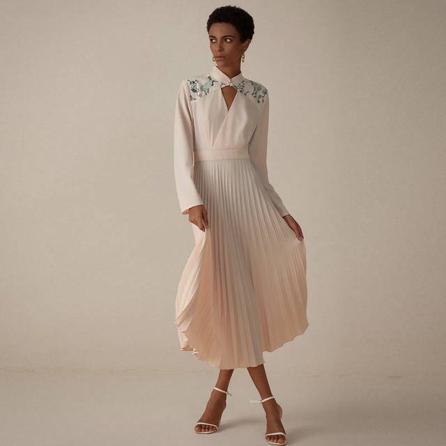 Aveloria Chinese Style QiPao Dress With Improved Design, Elegant And Slim-Fit With High-End Embroidery And Pleated Hem