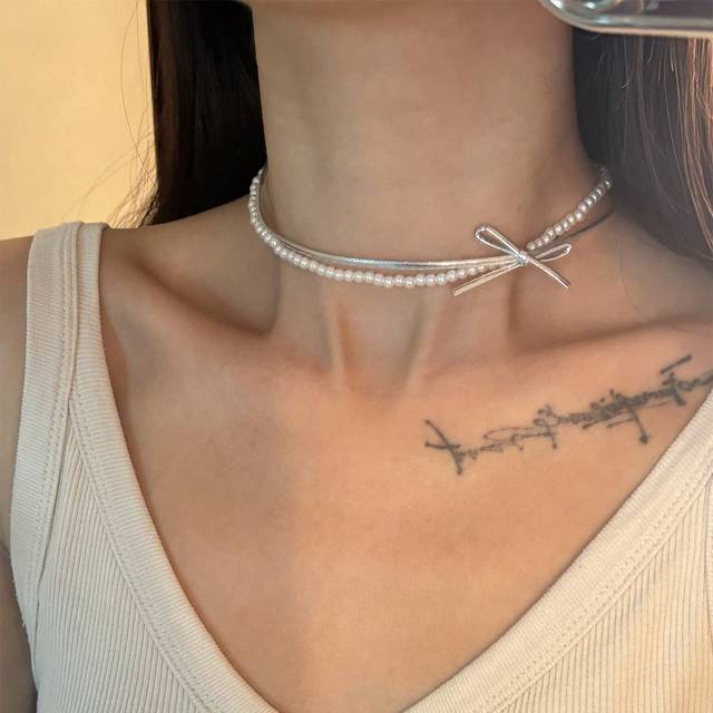 SHEIN 1pc New Design Double Layer Faux Pearl Bow Detail & Bowknot Necklace, Unique And Stylish Collarbone Chain Valentines,Mom,Mother,Mother&#39;s Day,Gift