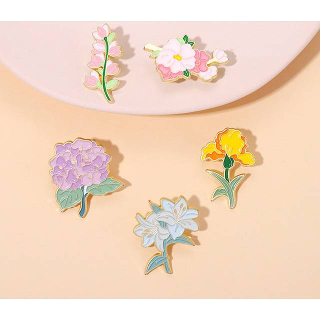 SHEIN 5pcs Flowers Bouquet Enamel Pin Bell Orchid Iris Lily Hydrangea Peach Blossom Brooches Lapel Badges Plant Gift