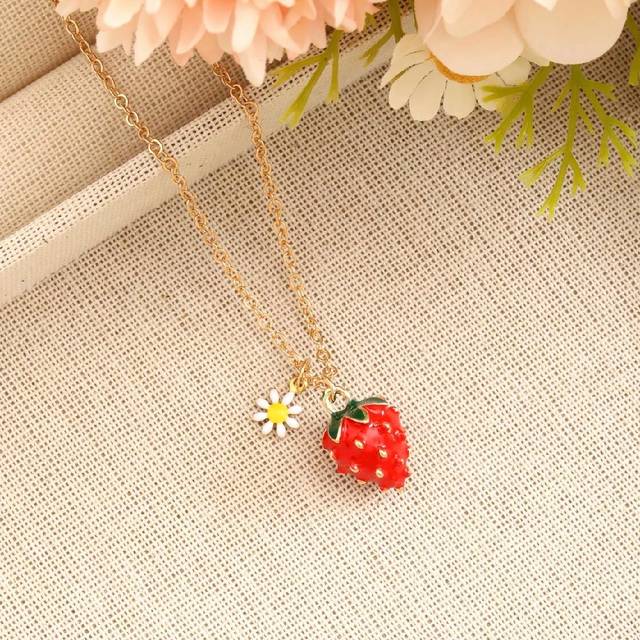 SHEIN 1pc Simple And Fresh Style Daisy Flower Strawberry Women&#39;s Necklace, Suitable For Daily Use, Gifts, Fashionable Accessories