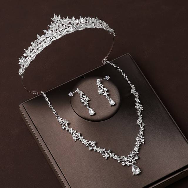 SHEIN Women&#39;s 4pcs Bridal Silver Crown Necklace & Earrings Set Exquisite Wedding Jewelry Accessories Combination Tiaras