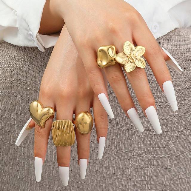 SHEIN 5pcs Stainless Steel Fashionable Exaggerated Golden Flower Heart And Other Shapes Ring Set, Suitable For Ladies To Wear Daily Or Give As Gifts Valenti