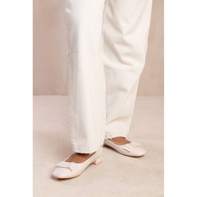 Where's That From Wheres Womens 'Croatia' Wide Fit Pump With Bow Detail - Cream - Size 5 Wide Fit (UK Shoe)