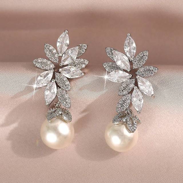 jealous young 1 Pair Elegant Big Simplicity Flower CZ Shell Faux Pearl Wedding Dangle Earrings For Women Brides Luxury Zirconia Drop Earrings Festivals Engagement A