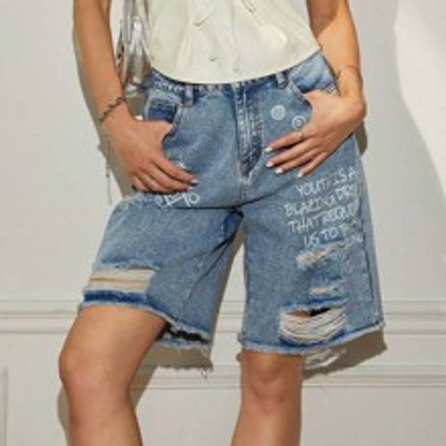 Kvinnors slogan tryckt Distressed Bermuda jeansshorts med fickor. Dam Jeans Shorts, Wide Leg Dam Byxor, Jeansshorts, Damunderdel, Dam Boxershorts - Babyblå (24,25,26,27,28,29,30,31,32,33,34)