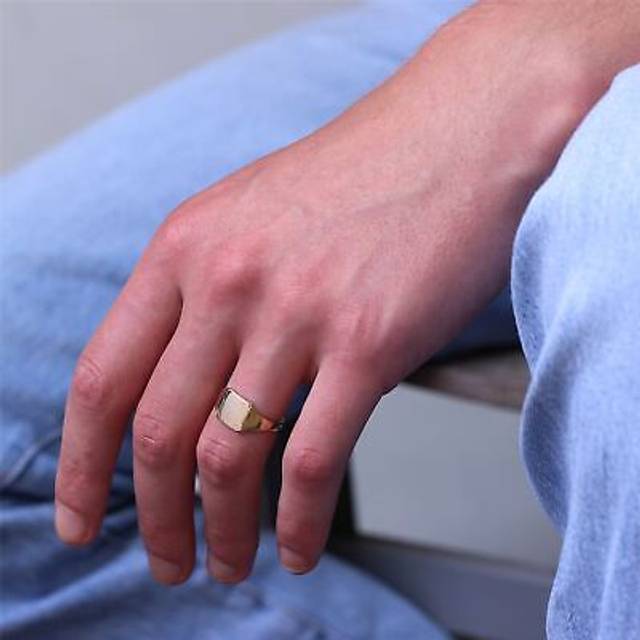 9ct Gold Gents Large Square Signet Ring Size R - W