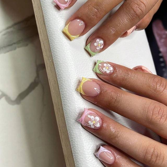 SHEIN Upgrade Your Look With 24pcs Short Coffin-Shaped Artificial Nails In Daily Elegant And Romantic College Style, Featuring 3D Raised Flower, Curved Line