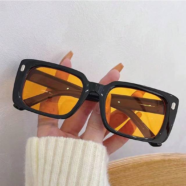 SHEIN 1pc Square Frame Small Studs Orange Women Sunglasses UV-Resistant Outdoor Eyewear Sunglasses Beach Sun Glasses Beach Accessories For Women Sun Glasses