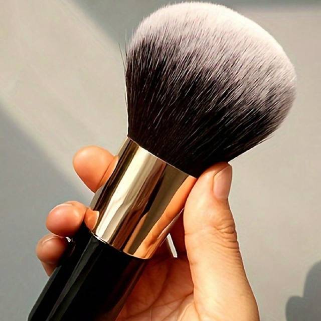 SHEIN 1pc Large Size Powder Brush, Multi-Functional Makeup Foundation Blusher Bronzer Brush, Makeup Tools