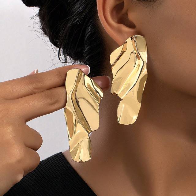 SHEIN 1 Pair Of Exaggerated Wave Summer Jewelry Luxury Earrings For Ladies,Suitable For Parties, Balls, Vacations And Casual Wear