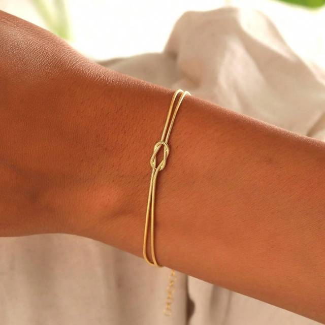 SHEIN 1pc Exquisite Gold Love Knot Bracelet, Couple Matching Bracelet, Couple Jewelry, Gift For Friends Valentines,Mom,Mother,Mother&#39;s Day,Gift