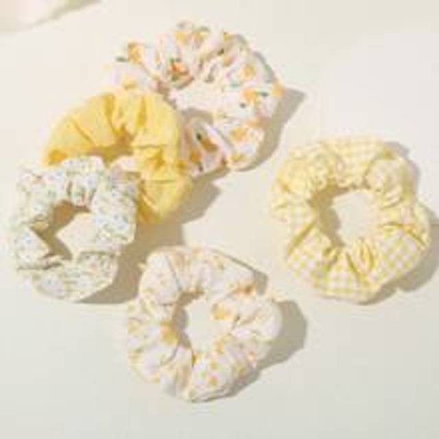 SHEIN 5pcs Sweet & Lovely Yellow-Colored Hair Scrunchies Set For Girls, Suitable For Daily Life And Vacation