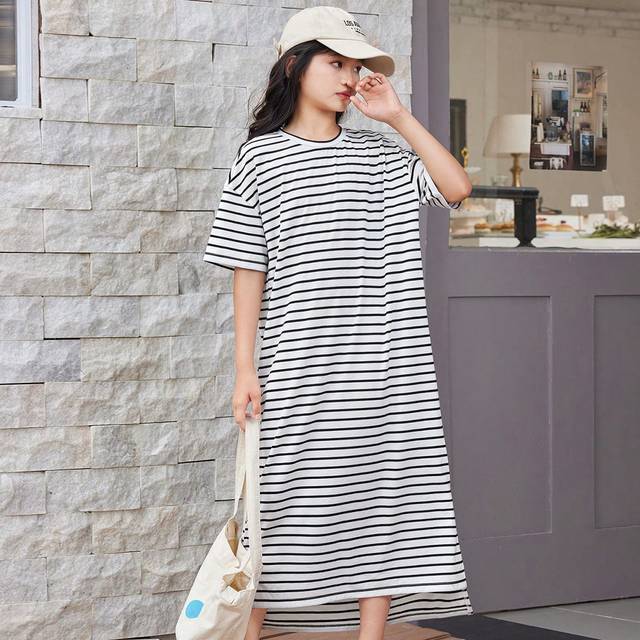 SHEIN Tween Girl Casual Knitted Black And White Striped Short Sleeve Dress With Round Neck For Spring And Summer