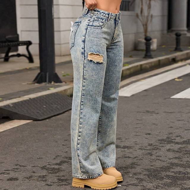 SHEIN Zipper Fly Ripped Straight Leg Jeans