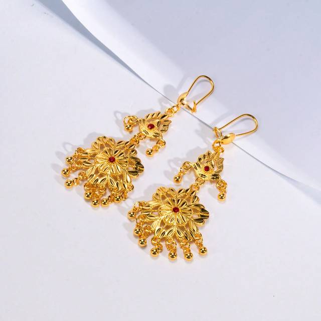SHEIN 2pcs Fashion Women Luxury Elegant Hollow Floral Rhinestone Earrings, 24K Gold Color, DIY Flower Design, Gifts For Friends, Girlfriends, Wives, Holiday