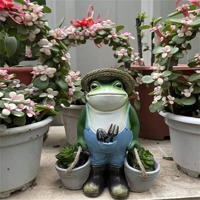 SHEIN 1pc Funny Frog Statue Planter, Home & Garden Decor, Outdoor Yard Decoration, Frog Ornament, Holiday Gift, Plant Not Included