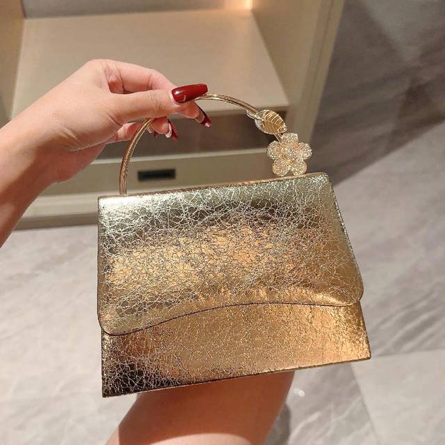 SHEIN 1pc Shiny Metallic Patent Leather Clutch Bag For Evening Party,Wedding,Prom,Cocktail,Tready Party Bag & Bride BagTready Bride Bag, Perfect For Party,W