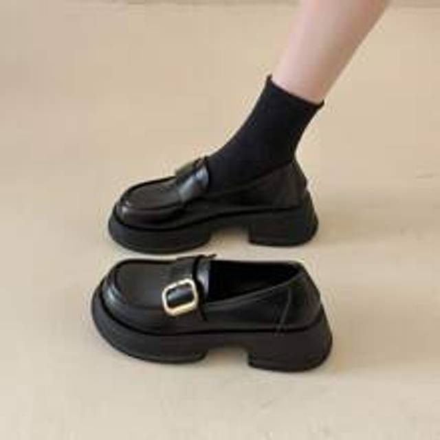 Brittisk stil, svart vårsäsong Loafers för kvinnor, 2025 nya mångsidiga slip-on med metallspänne tjock klack, lediga lägenheter (CN35,CN36,CN37,CN38,CN39,CN40)