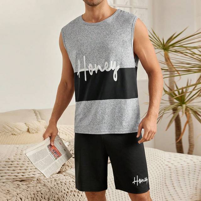 SHEIN Round Neck Sleeveless Color-Block Letter Printed Top And Shorts Men&#39;s Pajama Set