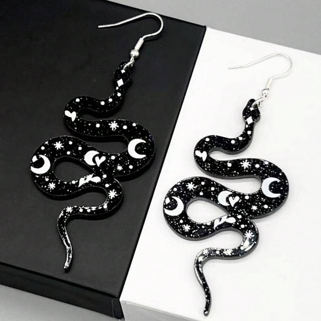 SHEIN 1pair Street-Style Hip-Hop Cool Style Acrylic Material Black Snake Shaped Halloween Women&#39;s Earrings