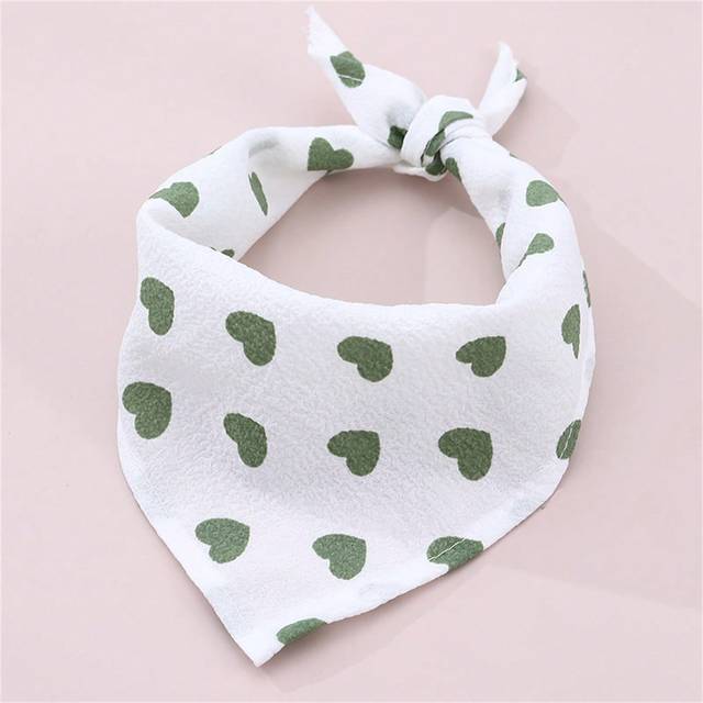 SHEIN 1pc Cute Fashionable Heart Shaped Pet Bandana Bib For Small And Medium Dogs