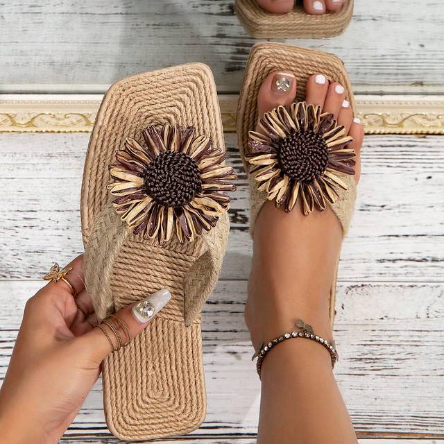 SHEIN Women&#39;s Fashion Khaki Summer Shoes: Vamp Flat, Leisure Beach Sandals, Floral Decoration Slides, Rubber Outsole