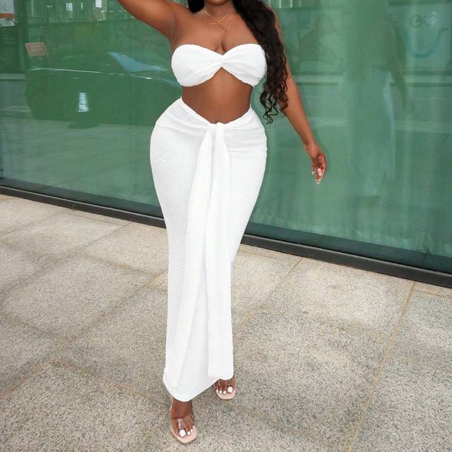 Slaydiva 2pcs Vacation Beach Party Women&#39;s Bandeau Top & High Waisted Ruffled Textured Maxi Skirt, All White Outfit Curve