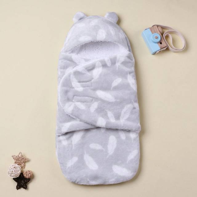 SHEIN 1pc Cartoon Print Baby Swaddle Wrap, Soft Flannel Newborn Infant Stroller Blanket Receiving Blanket, Spring & Autumn Love Valentine