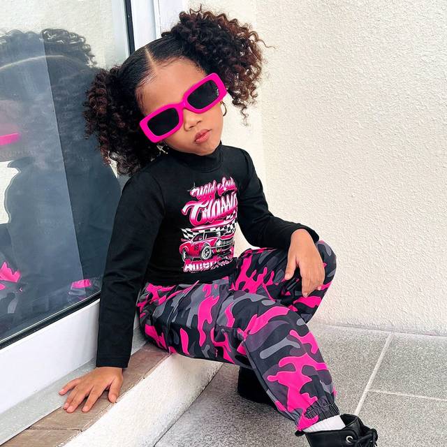 SHEIN Young Girl 2Pcs Sets: Black Mock Neck Long Sleeve Graphic Tee Shirt + Camouflage Cargo Pocket Joggers Pants, Suitable For Autumn, Winter, Casual, Part