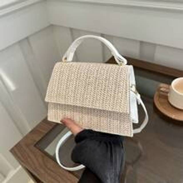SHEIN 1pc Fashionable Embroidery Woven Simple Design Flip Mini Handbag