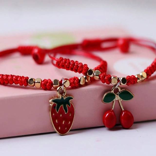 SHEIN 1pc Red Children&#39;s Bracelet Chinese Zodiac Design Diy Strawberry & Cherry Beaded Handmade Wristband Bracelet For Girls, Gifts For Kids/ Students/ Chil