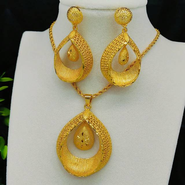 SHEIN 1set (1 Necklace + 1 Pair Earrings) Fashionable Women&#39;s Water Drop Tassel Gold-Plated Jewelry Set, Perfect For Saudi Arabia, Europe, Dubai, Bride, Wed