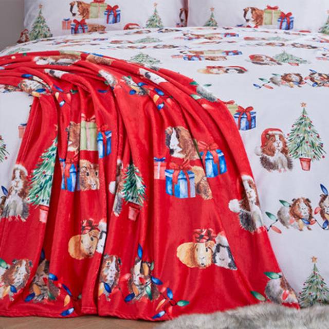 Christmas Guineapig Cosy Fleece Blanket Throw - Red - One Size - Catherine Lansfield