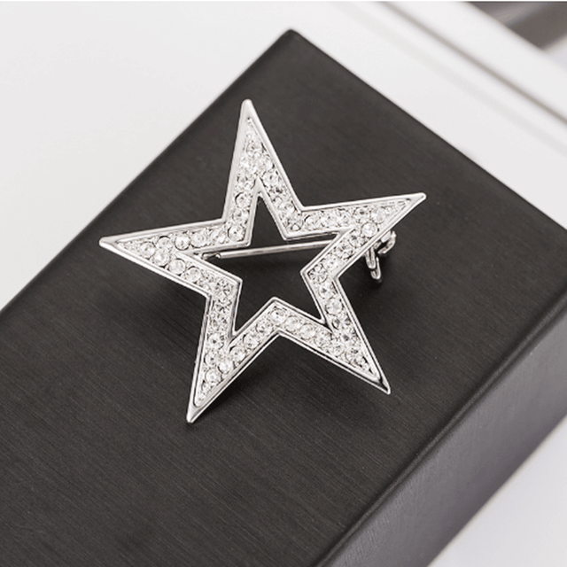 SHEIN 1pc Star Shaped Full Rhinestone Brooch Pin For Women, Can Be Used On Suit, Shawl, Hat Or As Daily Accessory