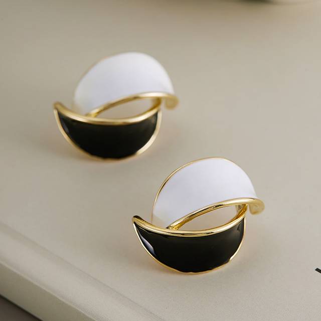 SHEIN Color Block Stud Earrings