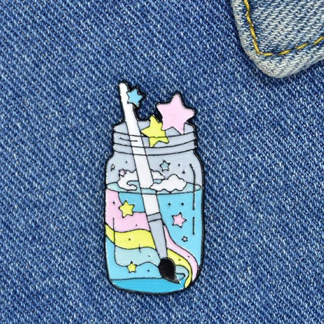 SHEIN Star Detail Jar Design Brooch