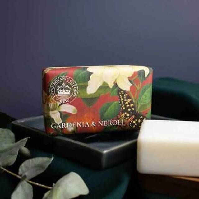 Royal Botanical Gardens Kew Wrapped Soap Bar, Lavender Shea Butter Soap Bar, Moisturising Soap Bar for Face and Body, Gardenia and Neroli Scent 240g