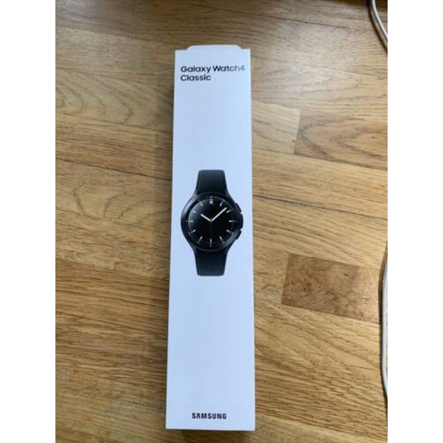 Samsung Galaxy Watch4 Classic Smart Watch, Rotating Bezel, Health Monitoring, Fitness Tracker, Bluetooth, 46mm, Black (UK Version) (Renewed)