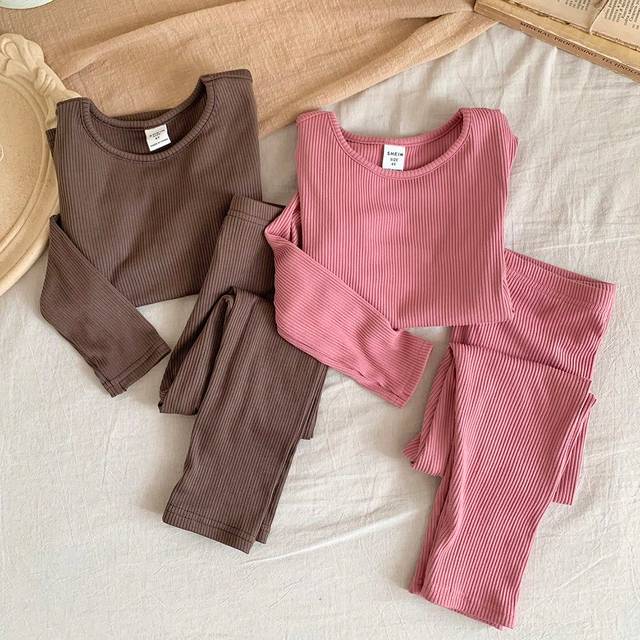 SHEIN LMoss Young Girl 4pcs/Set Toddler & Young Girls Thermal Lined Stretchy Thermal T-Shirt And Leggings Outfit, Suitable For Casual Everyday Wear Or Layer
