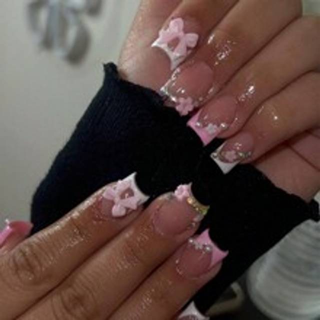 Lägg till en touch av romantik med 24 korta fyrkantiga klassiska, enkla franska stilar med rosa rosett och konstpärlor, samt eleganta 3D-blommor och s