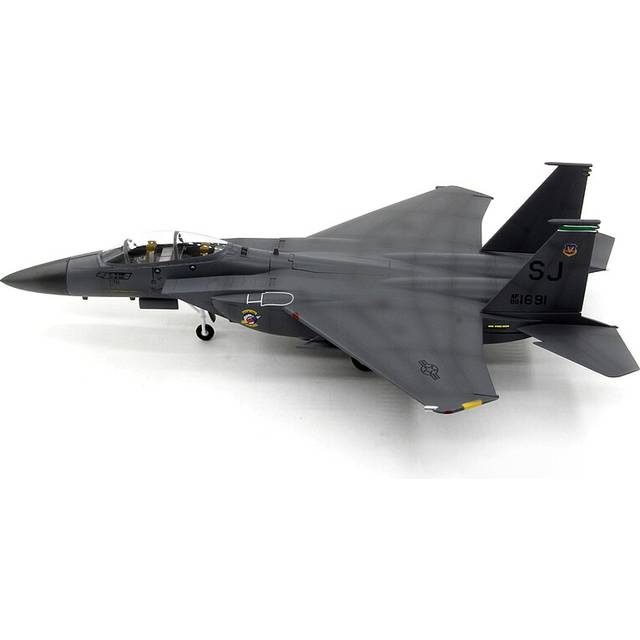 (A) 1/72 Scale U.S. Air Force F-15E Strike Eagle Combat Aircraft 336th Squadron