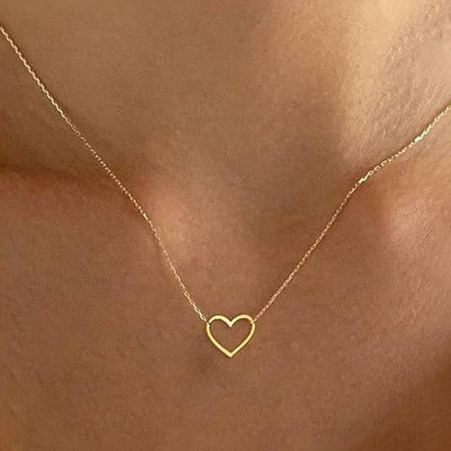 SHEIN 1pc Minimalistic Elegant Cute Heart-Shaped Gold Necklace, Jewelry For Women, Fashion Gift For Friends Valentines