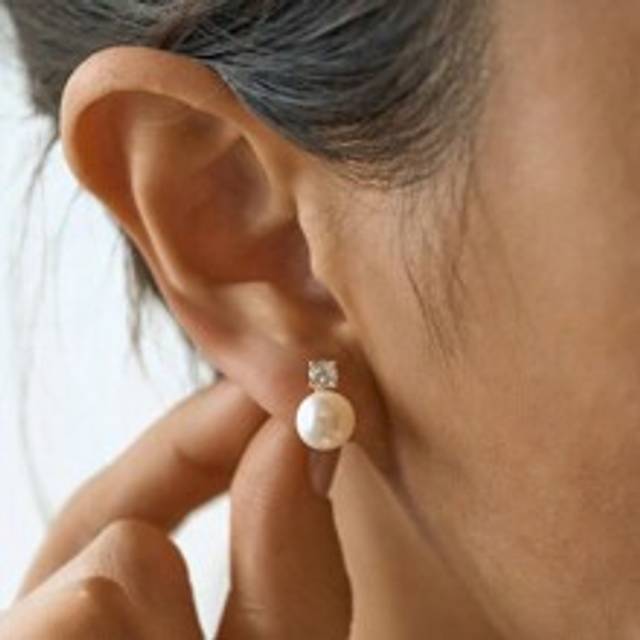 1 par premium örhängen i 925 silver, 18k guldpläterade vita sötvattenspärlor med kubisk zirkonia och prinsessliknande örhängen, present till vänner (p (En-Storlek)