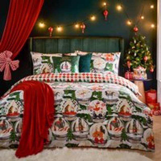 Showtime Festive Duvet Cover Set - Green;Red (Full / Double Duvet Cover + 2 Standard Pillowcases)
