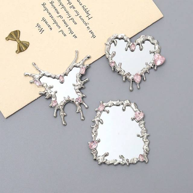 SHEIN Metal Liquid Fluid Droplet Heart-Shaped Mirror Accessory Y2k Metal Wind Asymmetrical Makeup Mirror, Pocket Mirror, Small Mirror, Living Room Home Bedr