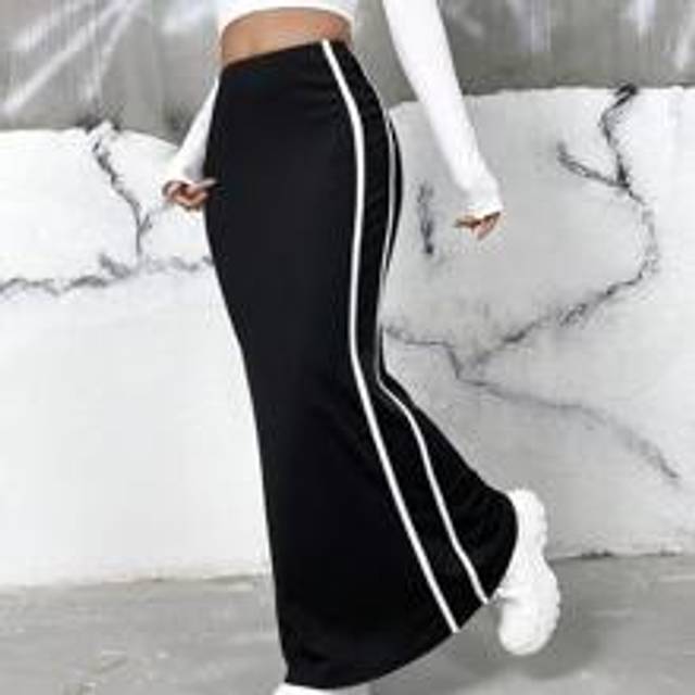 SHEIN Contrast Tape Side Mermaid Hem Skirt