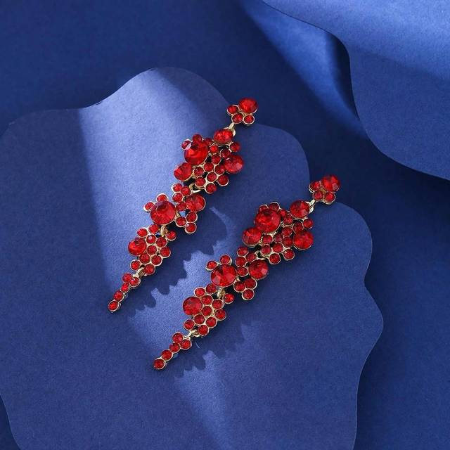 SHEIN 1 Pair Luxurious Long Crystal Red Earrings For Women, Suitable For Nightclub, Party, Wedding, Daily Wear
