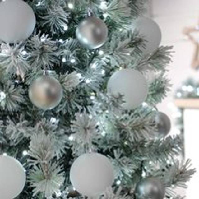 Festive Indoor & Outdoor 6ft Christmas Tree Glow-Worm Lights 760 White LEDs